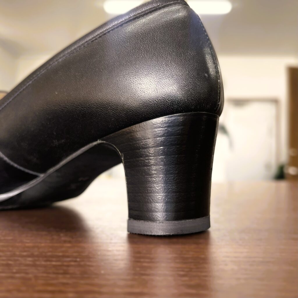 パンプスのかかと修理（ヒールゴム交換）当日対応