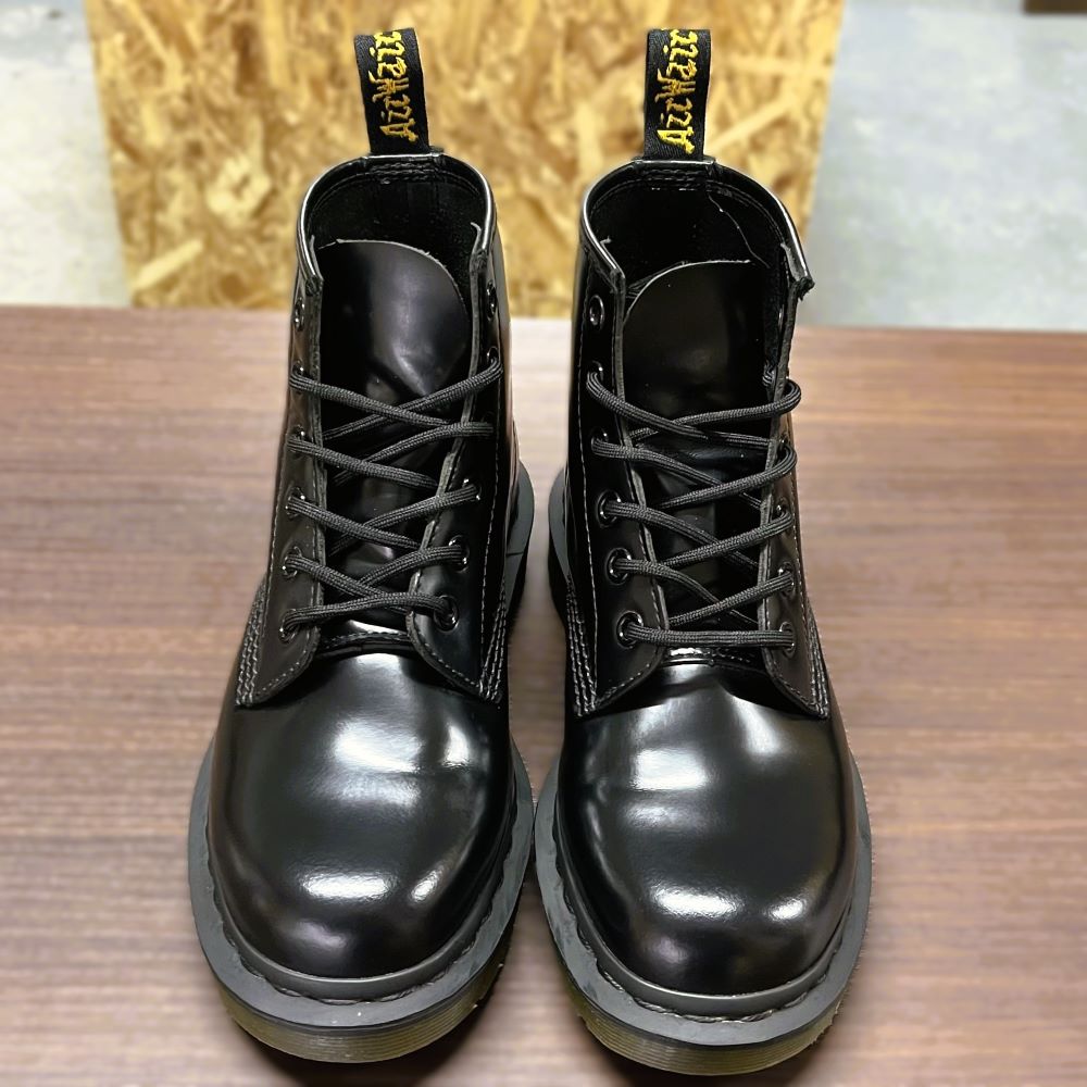 ドクターマーチン8ホールブーツのカビ取りクリーニング後の状態