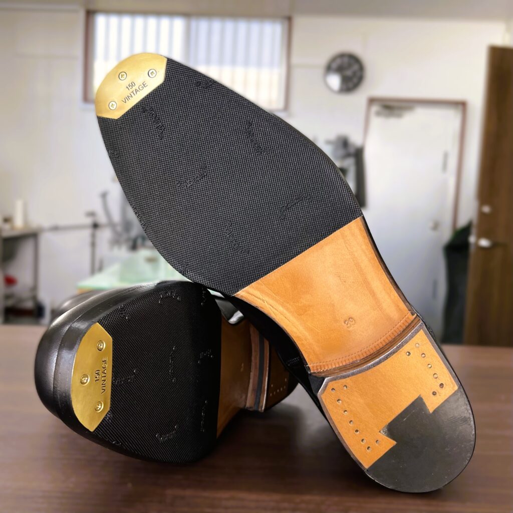フラテッリジャコメッティのレザーソールにハーフラバー補強とトゥスチールを施工した修理事例