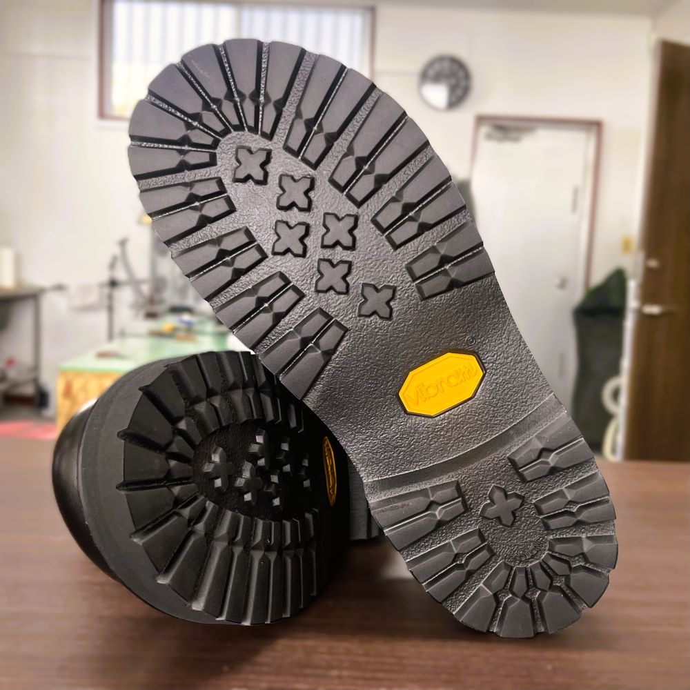 ビルケンシュトックのサイドゴアブーツをVIBRAM528Kソールでオールソール交換し、厚底の高さを維持した修理