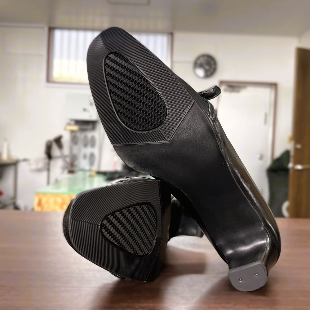 リーガルのパンプスのオールソール交換とヒール巻き革交換の修理事例