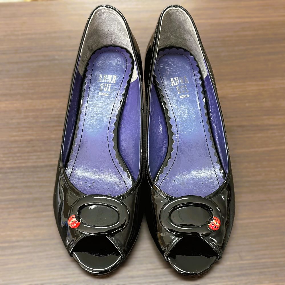 ANNA SUIパンプスの中底エナメル巻き革交換修理後